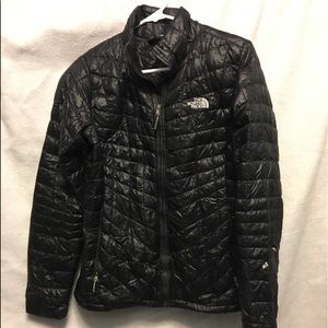 Small woman’s North Face glossy Puffer Jacket